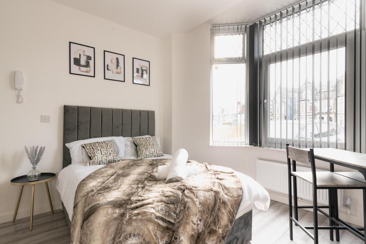 Exquisite Cardiff Apartments- With Garden Lounge & Games Room Экстерьер фото