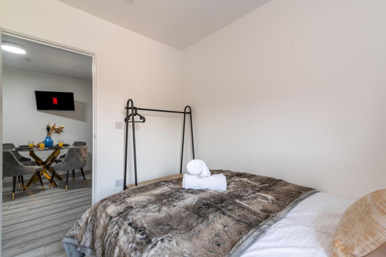 Exquisite Cardiff Apartments- With Garden Lounge & Games Room Экстерьер фото