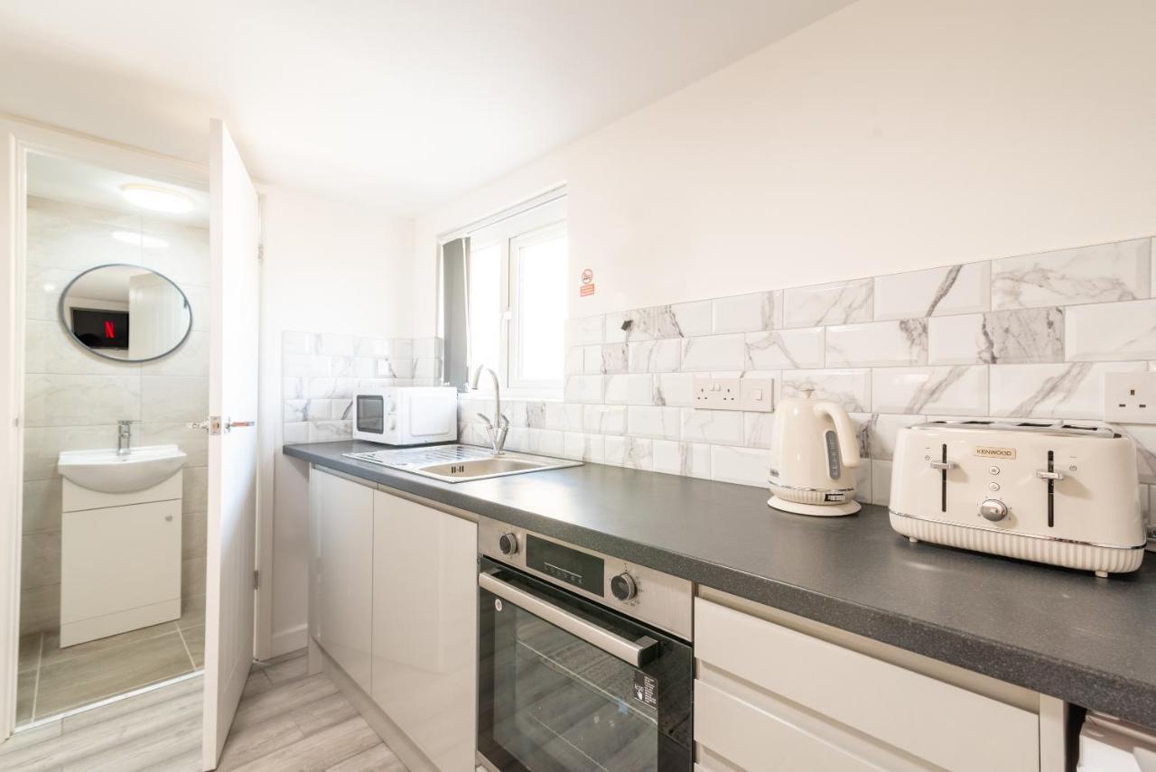 Exquisite Cardiff Apartments- With Garden Lounge & Games Room Экстерьер фото